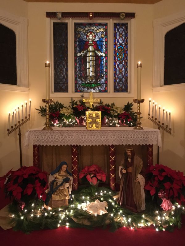 2018-12-24-marcellus-st-johns-christmas-eve-chancel-decorated