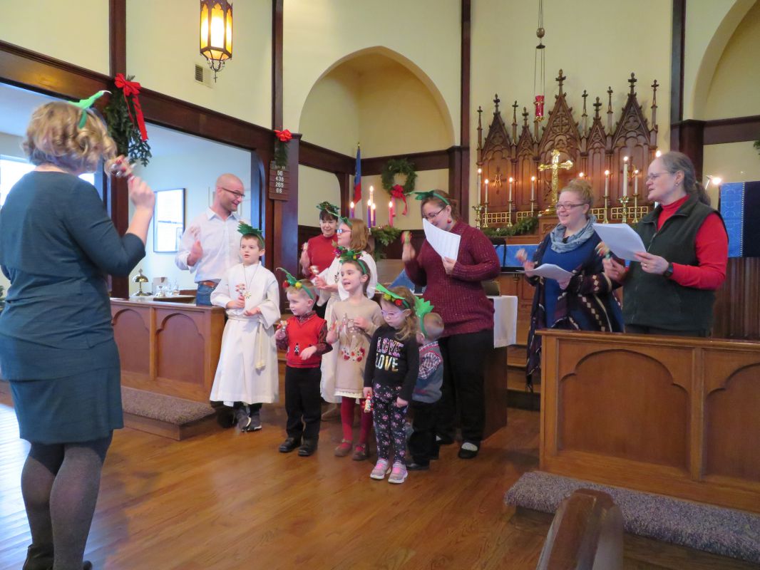2018-12-oswego-resurrection-sunday-schoolchildren-sing-jingle-bells-as-the-concluding-song-of-their-christmas-program-at-the-sunday-dec-23rd-service-roger-locy